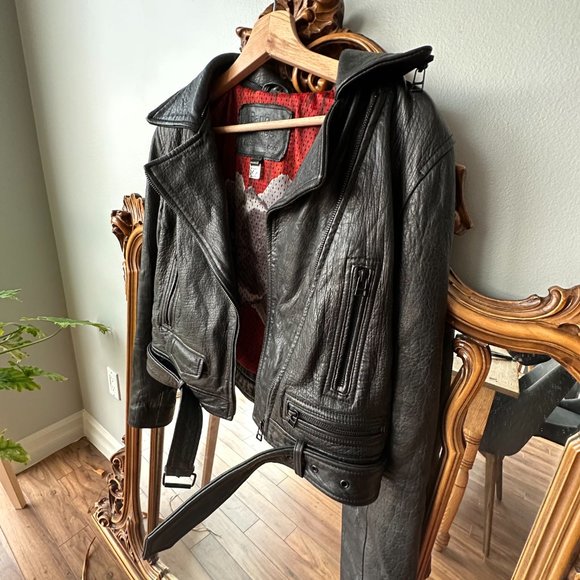 Cropped Motorcycle Black Leather Jacket - Picture 10 of 16